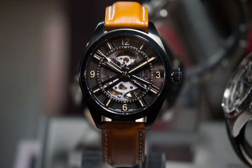 Quelles marques mettent leur logo sur le verre des montres Hamilton-khaki-skeleton-1