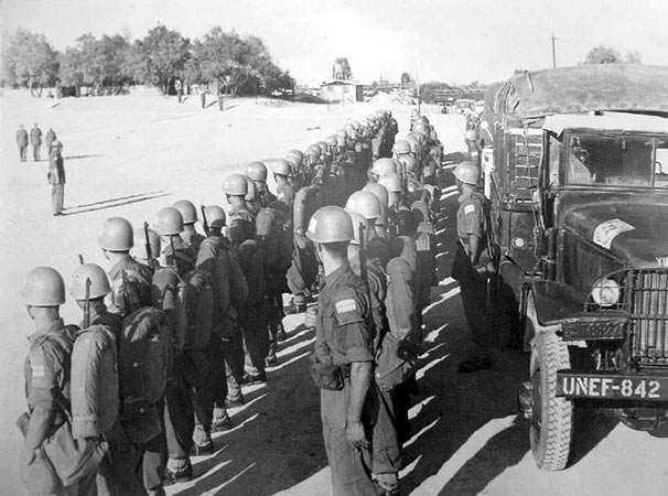 éphémérides du 24 novembre  Casques_bleus19561818