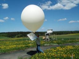 éphémérides du 15 septembre Ballon_radiosonde_f38