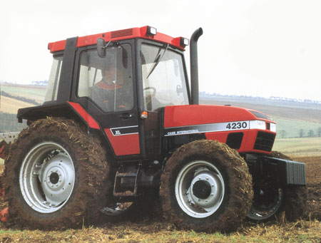 Série 4200 de chez Case-ih, vos avis ? 4230_fiche