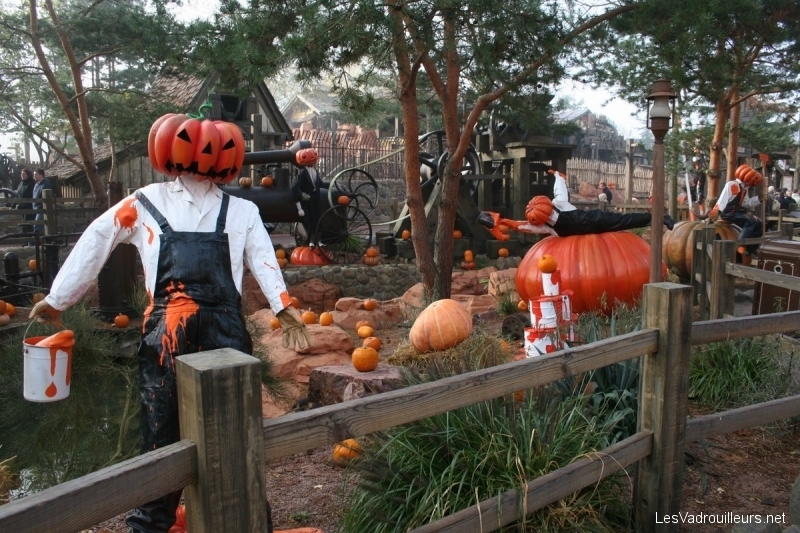 Présentation des Saisons Halloween et Noël 2015 à Disneyland Paris - Page 3 Eurodisney010