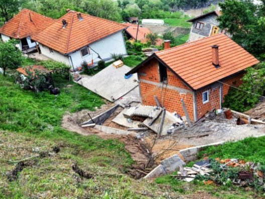 Bosnie. La solidarité plus forte que la rancoeur Photo-afp_1912479_528x397