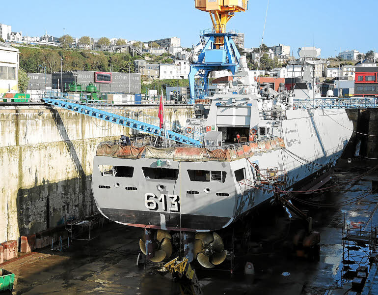 Royal Moroccan Navy Sigma class frigates / Frégates marocaines multimissions Sigma - Page 18 Nettoyage-de-la-carene-et-polissage-de-l-helice-font-partie_2146575