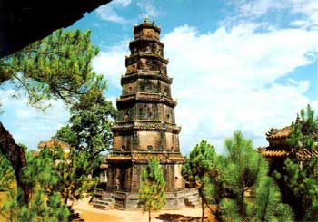 Tượng Phật vàng trên tháp Phước Duyên U1_thapphuocduyen
