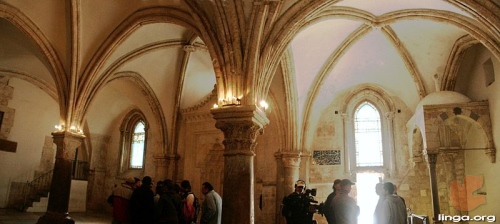 صور الكنائس الاكثر شهرة في مدينة القدس   Last_Supper_Room_Panoramic_01