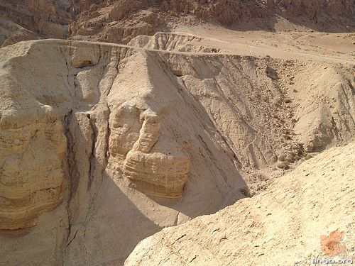 مخطوطات قمران.. صور من الأراضي المقدسة- بلاد يسوع Qumran-cave-4