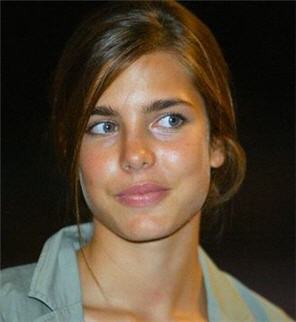 Redonner du volume aux seins Charlotte-casiraghi