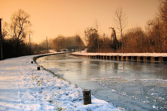 La france sous la neige! Patinoire-naturelle-533514