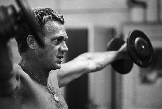 Steve Mc Queen - Page 2 Steve-mcqueen-sportif-827260