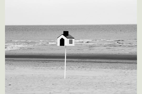  Insolite & Bêtisiers : Boîtes aux lettres amusantes Seule-sable-480932