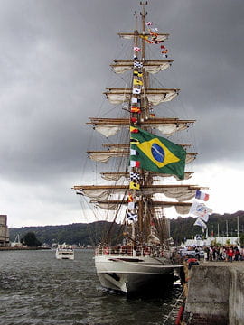 صفقة السفينة الشراعية  di Amerigo Vespucci للبحرية الجزائرية - صفحة 3 Cisne-branco-884082