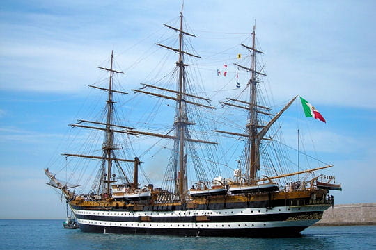 صفقة السفينة الشراعية  di Amerigo Vespucci للبحرية الجزائرية - صفحة 3 L-amerigo-vespucci-883974