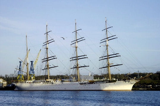 صفقة السفينة الشراعية  di Amerigo Vespucci للبحرية الجزائرية - صفحة 3 Sedov-884851