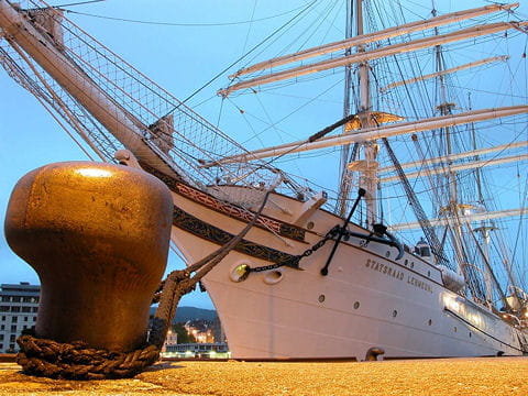 صفقة السفينة الشراعية  di Amerigo Vespucci للبحرية الجزائرية - صفحة 3 Statsraad-lehmkuhl-884903