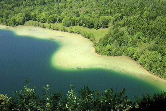 La terre vièrge dans toute sa splendeur! Lac-bonlieu-323659