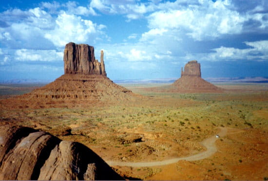 اجمل الصحارى في العالم ...(شاهد الصور البديعة) Monument-valley-252438