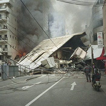 STREET VIEW : Japon, le meilleur MANGA japonais s'affiche Tremblement-terre-a-kobe-335456
