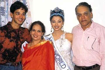 Beauty queens and family ... Mswrd