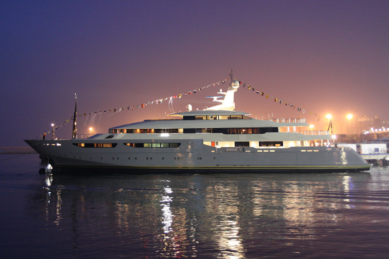 Яхтата "Destiny" Clarena-ii-crn-motor-yacht