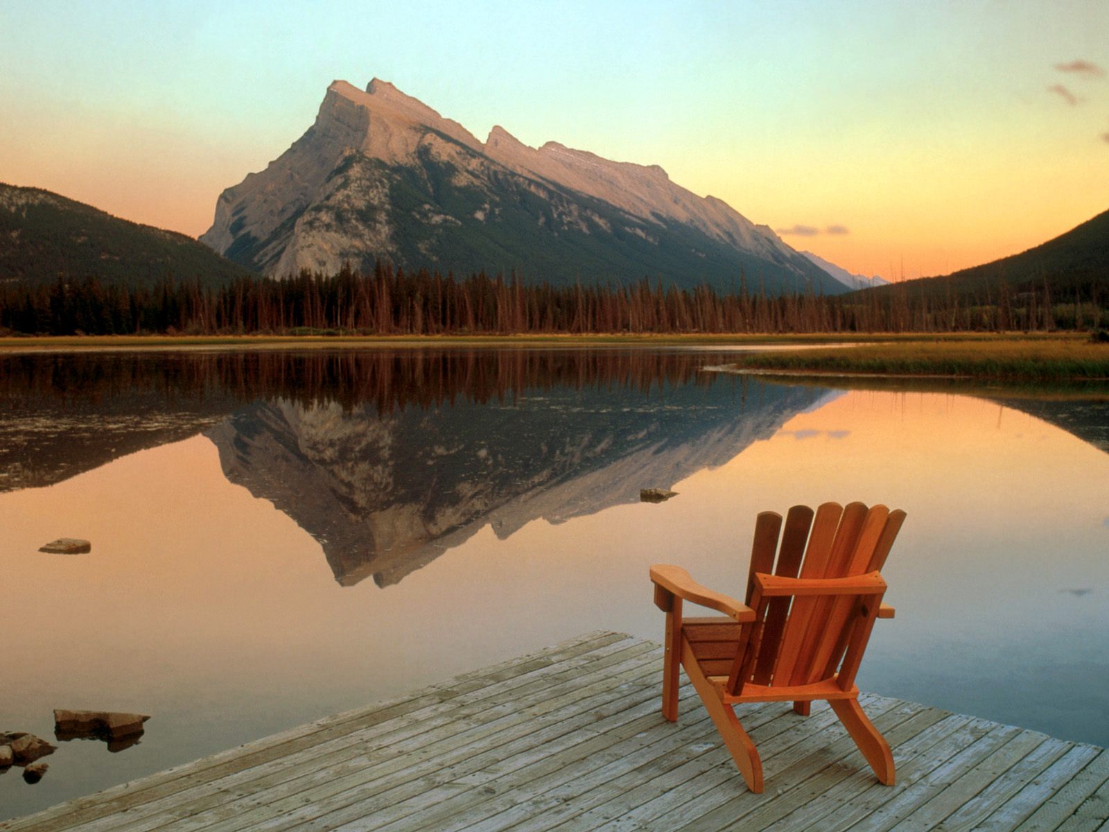 اكبر معرض للصور ذات الجودة العالية Vermillion-Lake-Escape_-Mount-Rundle-Reflected_-Banff-National-Park_-Canada