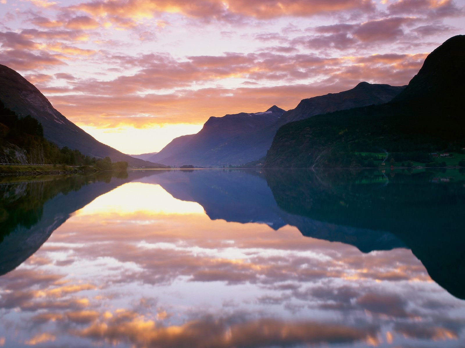 اكبر معرض للصور ذات الجودة العالية Strynsvatnet-Sunrise_-Norway