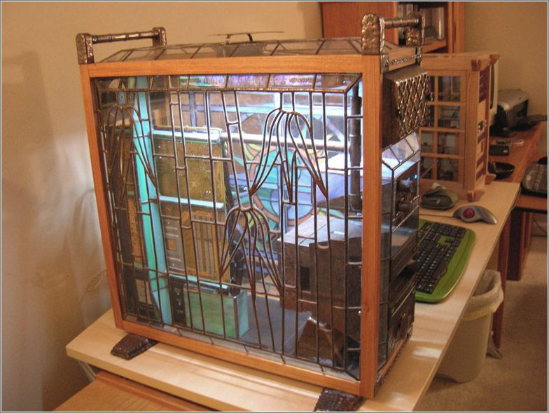 احدث جهاز كمبيوتر من الزجاج(خالد) Tiffany_glass_computer_01