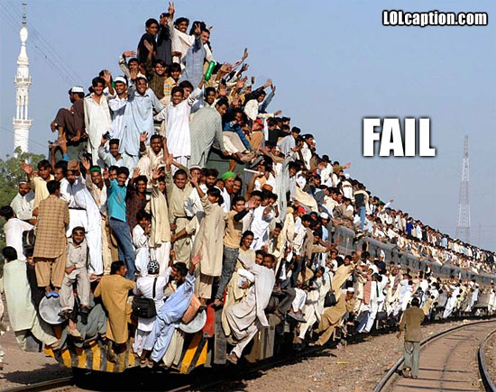 UFO - 11.11.2010 Wolne! - Page 8 Funny-fail-pics-train-overloaded-india