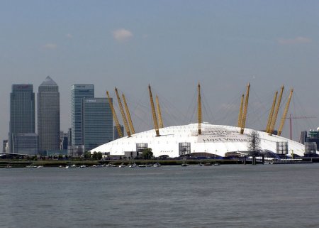 Millenium Dome Normal_800px-Canary.wharf.and.dome.london.arp