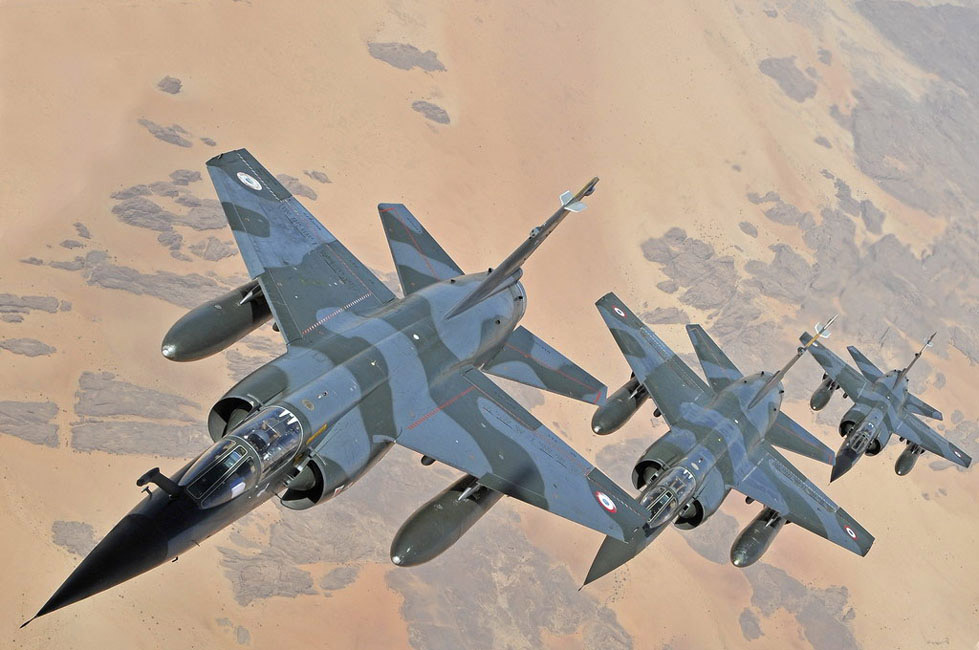 أكبر موسوعة صور لعائلة مقاتلات الميراج Mirage في المنتديات العربية Mirage-f1-en-formation