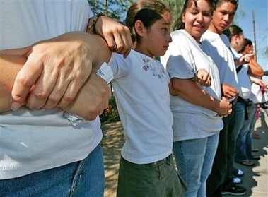 Precampaña de NaBai/IU/IR: Generales Fenix_cadena_humana