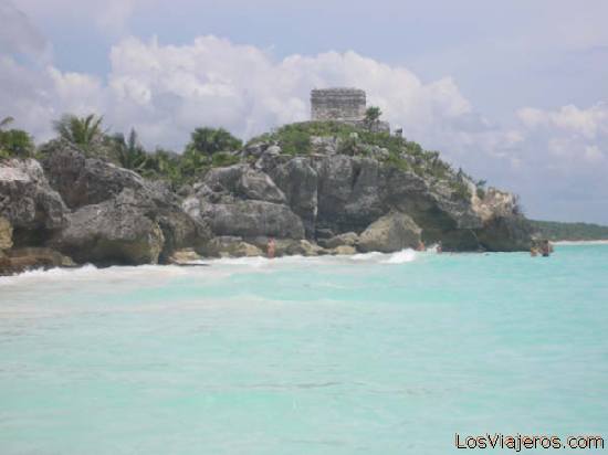 El castillo de la reina de los centauros L_playa_ruinas_tulum