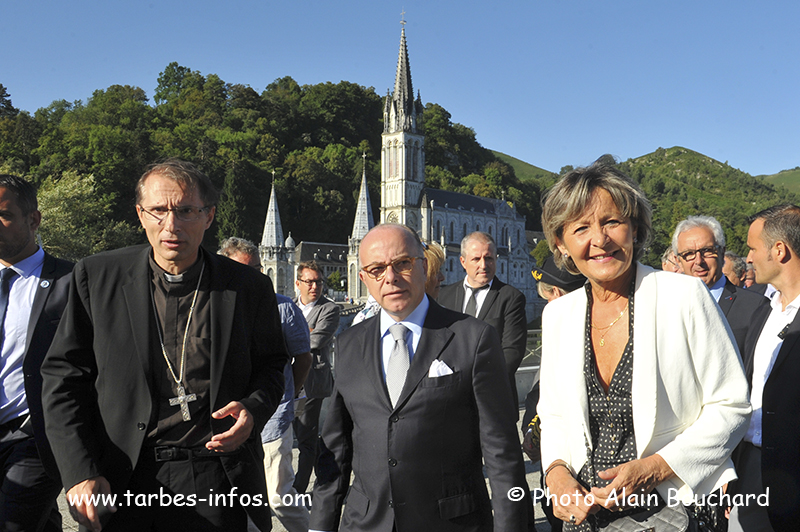 Lourdes : Messes Internationales-Processions Eucharistiques-Infos!! - Page 12 Abo_7574