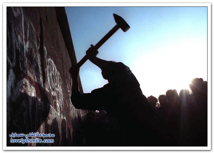 صور جديدة لأحداث جدار برلين Berlin-Wall-02