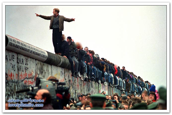 صور جديدة لأحداث جدار برلين Berlin-Wall-04