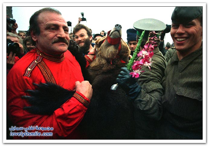 صور جديدة لأحداث جدار برلين Berlin-Wall-09