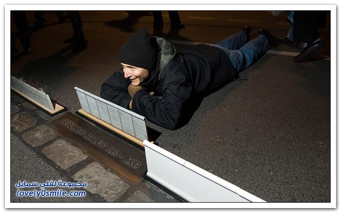 صور جديدة لأحداث جدار برلين Berlin-Wall-23