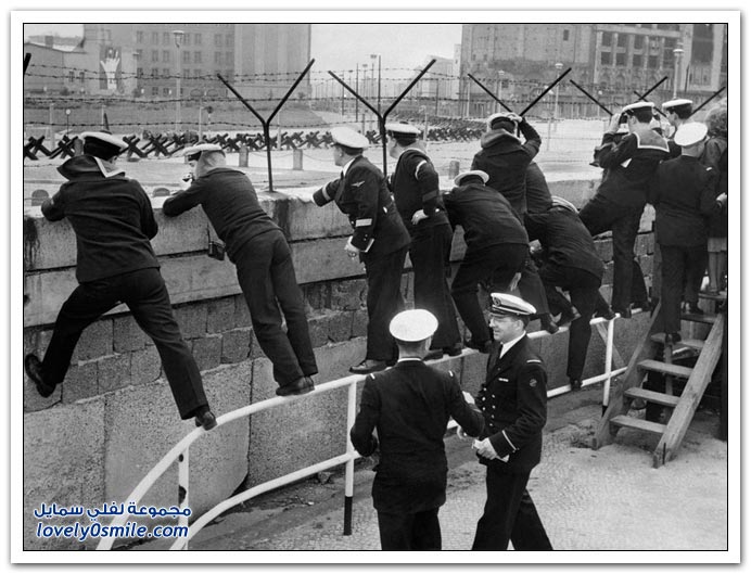 صور نادرة قبل إزالة جدار برلين After-20-years-Berlin-Wall-019