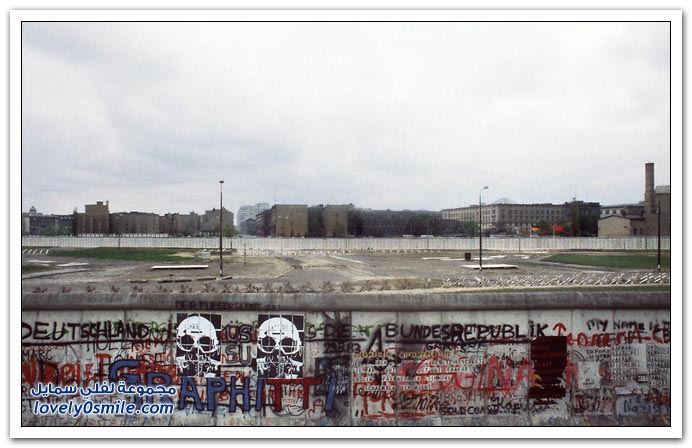 صور نادرة قبل إزالة جدار برلين After-20-years-Berlin-Wall-032