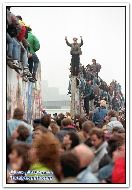 صور نادرة قبل إزالة جدار برلين After-20-years-Berlin-Wall-048