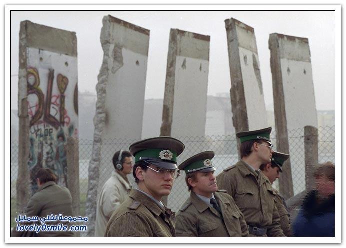 صور نادرة قبل إزالة جدار برلين After-20-years-Berlin-Wall-053