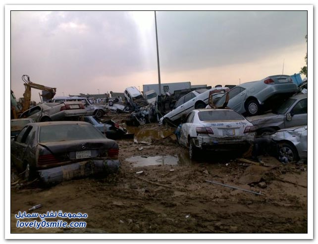 حصريا صوروفيديو الإعصار الذي أصاب جدة دمار شامل(يارب احفظنا) Jeddah-11-2009-51