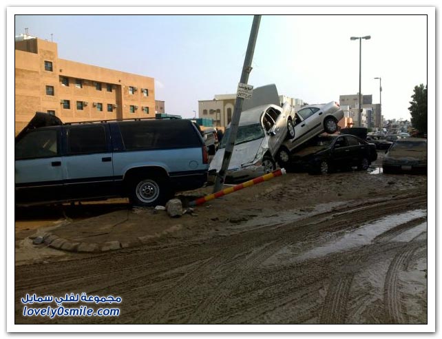 حصريا صوروفيديو الإعصار الذي أصاب جدة دمار شامل(يارب احفظنا) Jeddah-11-2009-63