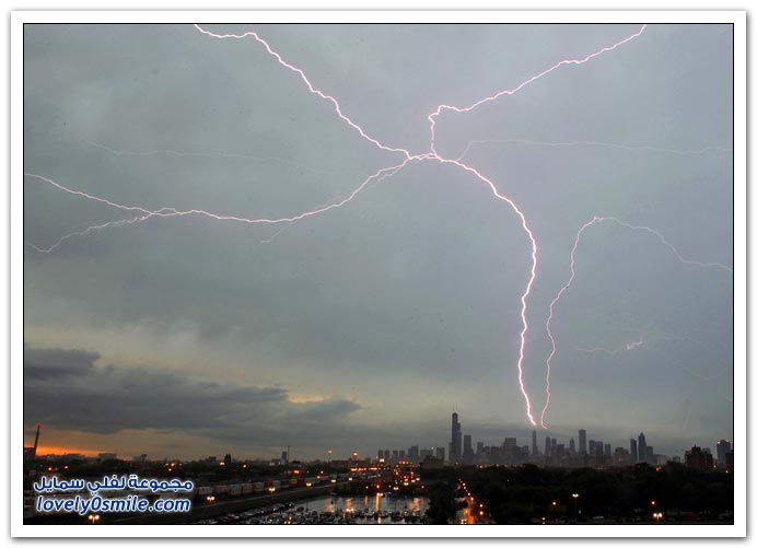 صور البرق والعواصف والأعاصير وتأثيراتها Stormy_skies-03