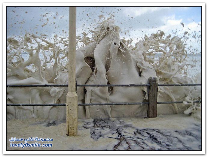 صور حادثة فيراري-صور لزبد البحر-رسوم على الجدران Amazing-natural-phenomenon-16