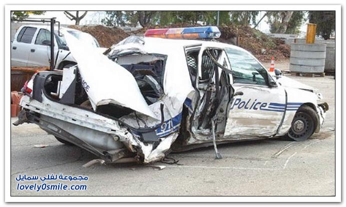 حوادث سيارات الشرطة Wrecked-police-cars-38