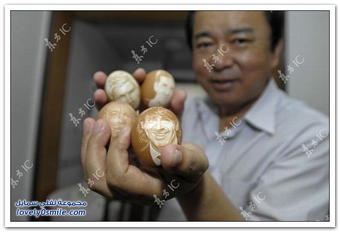 فنان صيني يرسم نجوم كرة القدم على البيض  World_cup_egg_carving_13