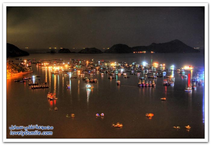 القرية العائمة Floating-near-the-village-of-Cat-Island-in-Vietnam-03