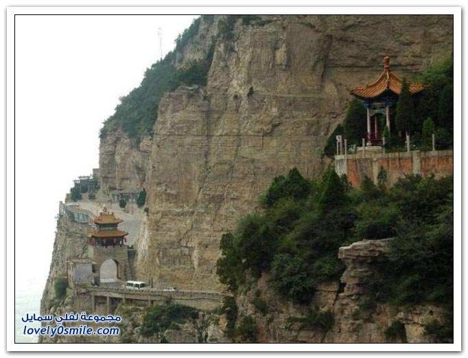 معبد هنغشان المعلق في الصين Hengshan-Temple-commentator-in-China-17