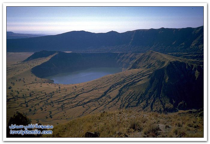 فوهات براكيــن أصبحت بحيرات  15-lake-above-the-nozzles-of-volcanoes-09