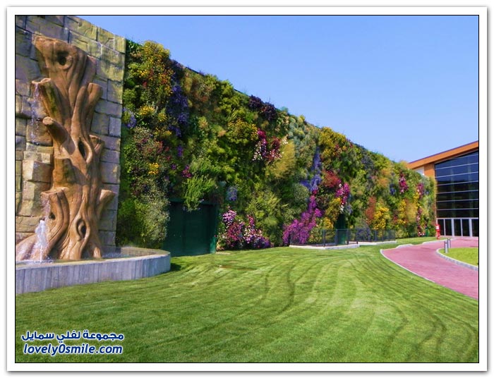 حديقة روتسانو الإيطالية أكبر حديقة عمودية في العالم. Largest-vertical-garden-in-the-world-03